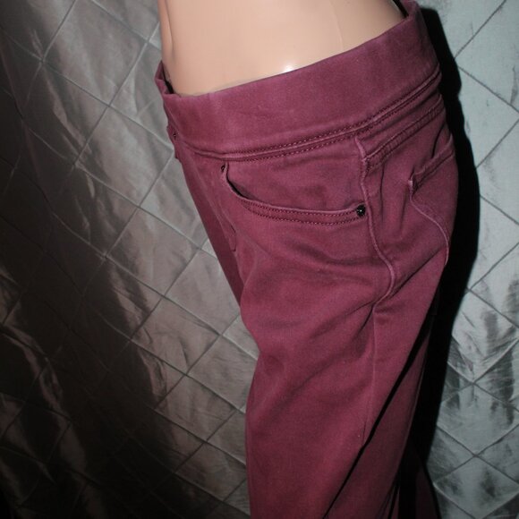 Levi Strauss Signature Lady 10 Short 30X28 Cranberry Shaping Pull-on Skinny Pant - Picture 3 of 8
